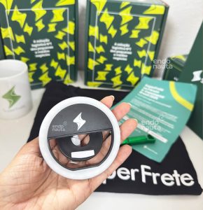 Kit Influencer - Caixa, com caneca, camiseta, ring light, caneta, caderno e carta