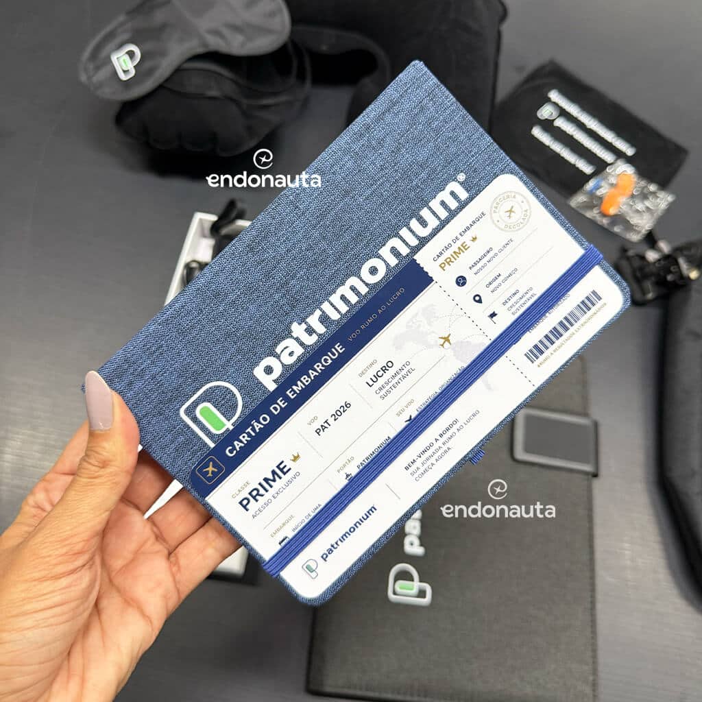 caderno personalizado com cartão de embarque